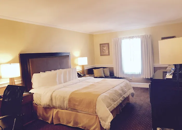 Inn On The Square, An Ascend Collection Hotel