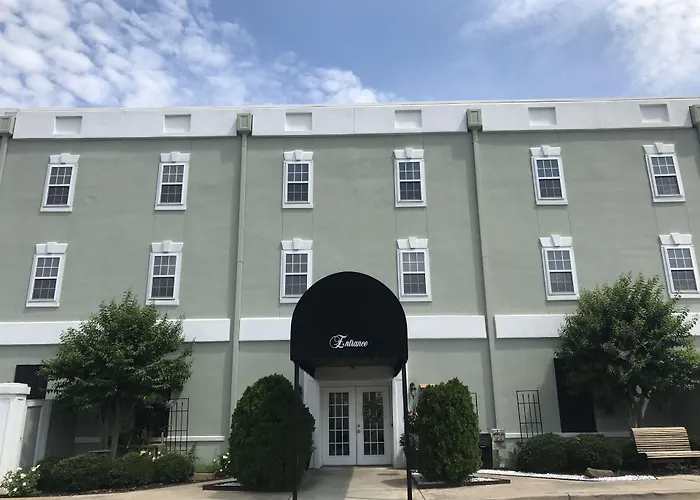 Inn On The Square, An Ascend Collection Hotel
