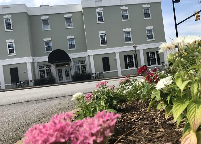 Inn On The Square, An Ascend Collection Hotel