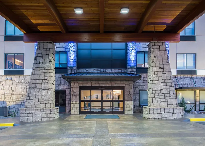 Holiday Inn Express Hotel & Suites Bismarck By Ihg