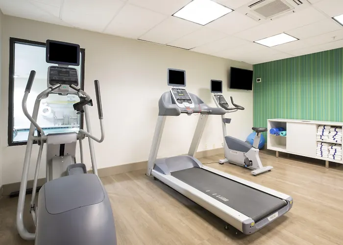 Holiday Inn Express Kansas City - At The Legends! By Ihg