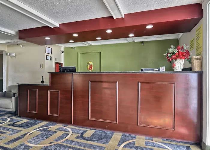 Super 8 By Wyndham Bangor