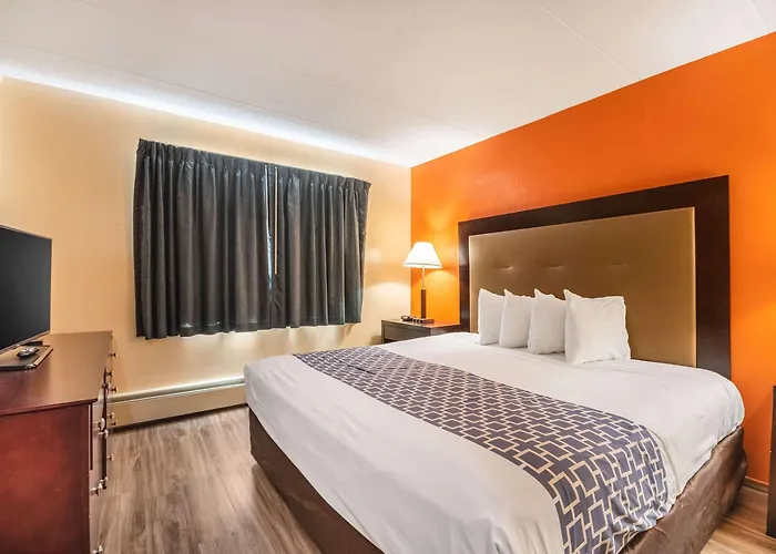 Econo Lodge Inn & Suites Windsor Locks Bradley Airport