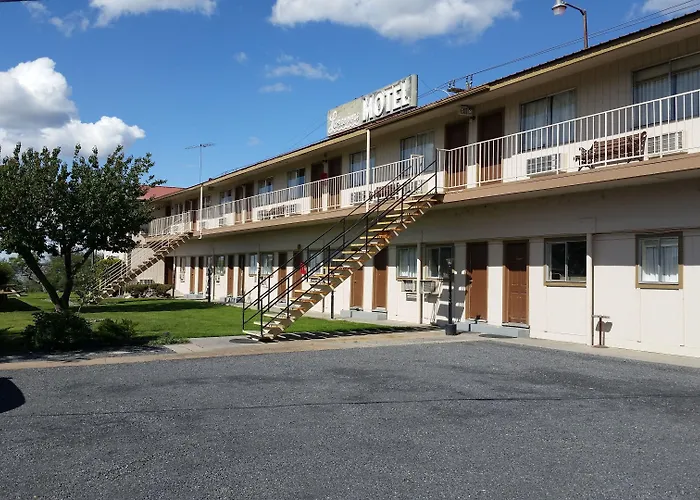 Lake Shore Inn Waterfront