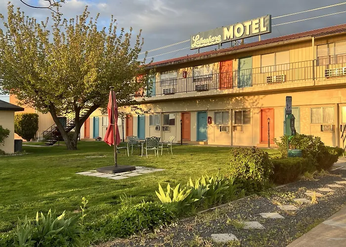 Lake Shore Inn Waterfront