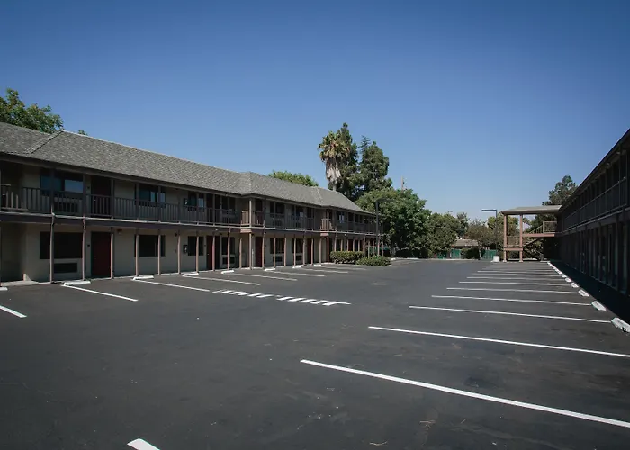 Alura Inn