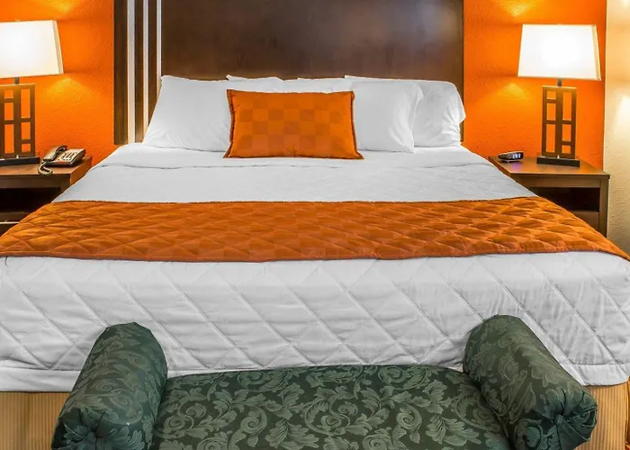 Rodeway Inn & Suites Near Okoboji Lake