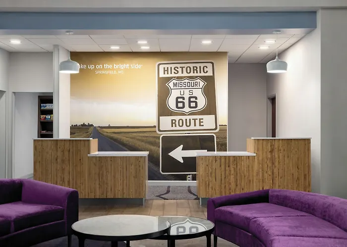 La Quinta Inn & Suites By Wyndham Springfield Airport Rte 66