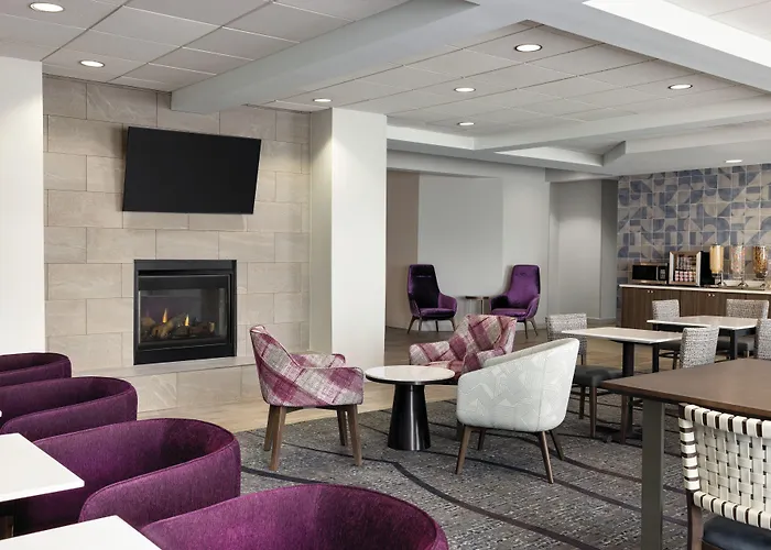 La Quinta Inn & Suites By Wyndham Springfield Airport Rte 66