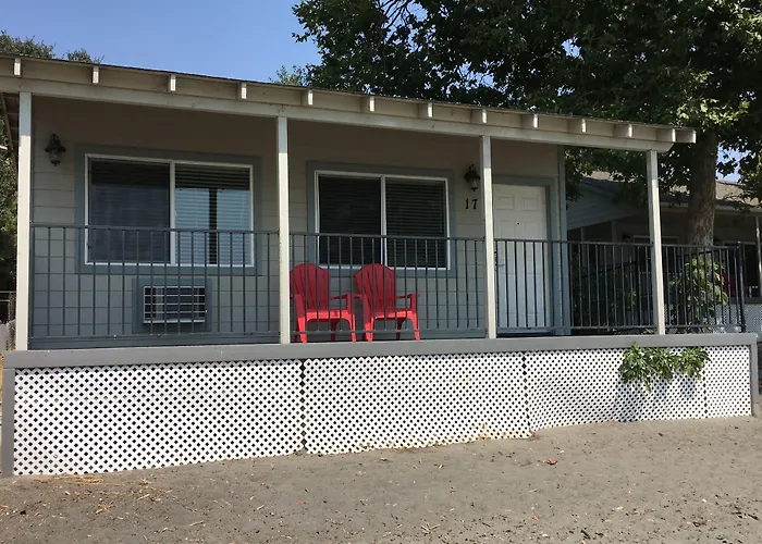 Clear Lake Cottages & Marina