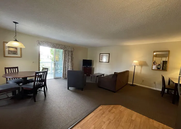 The Central Downtown Inn Suites