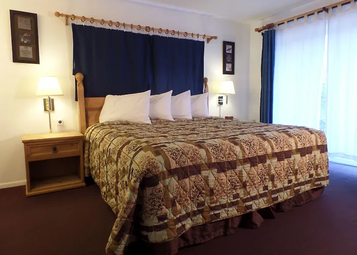 Kinnikinnik Motor Lodge