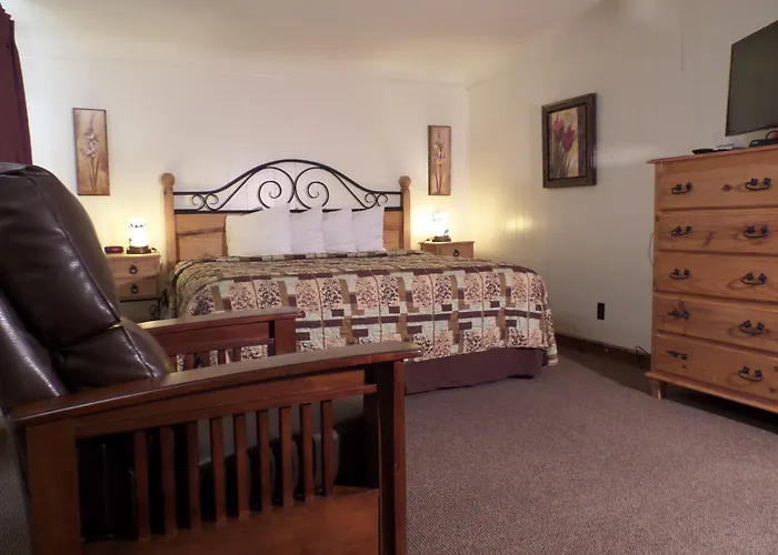 Kinnikinnik Motor Lodge