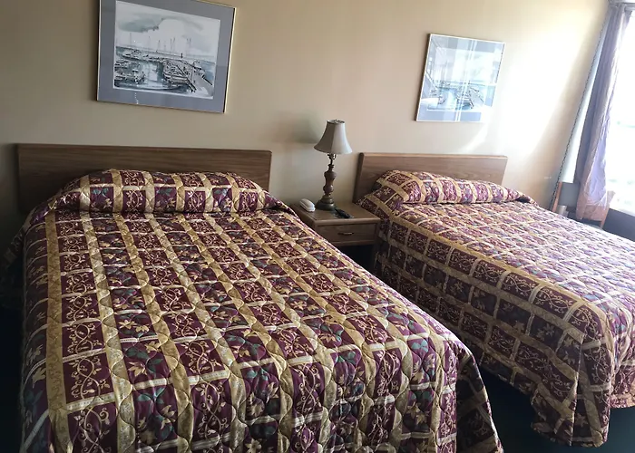 Budget Host Village Inn
