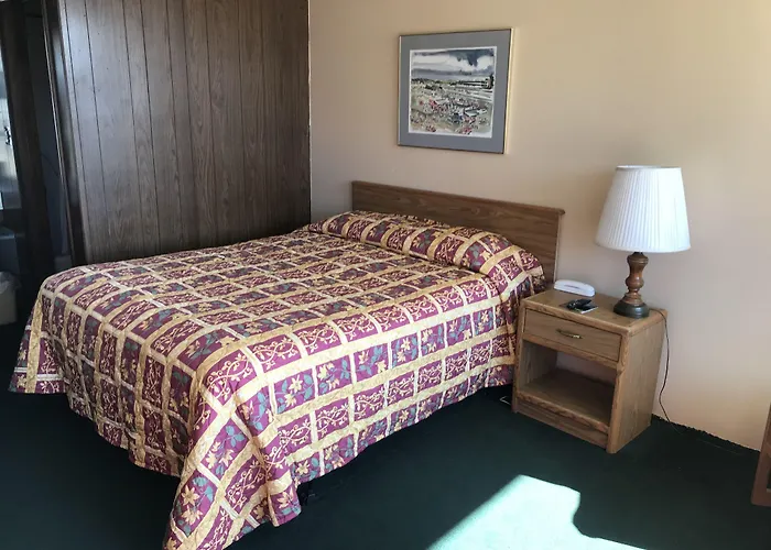 Budget Host Village Inn