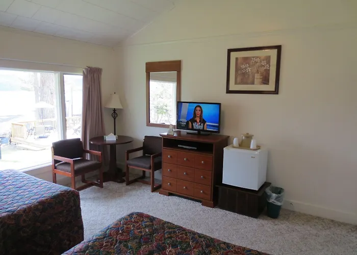 Hickory Grove Motor Inn - Cooperstown