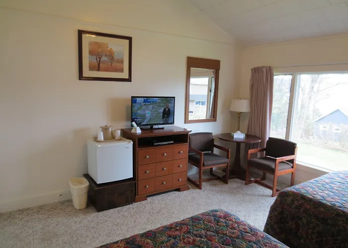Hickory Grove Motor Inn - Cooperstown