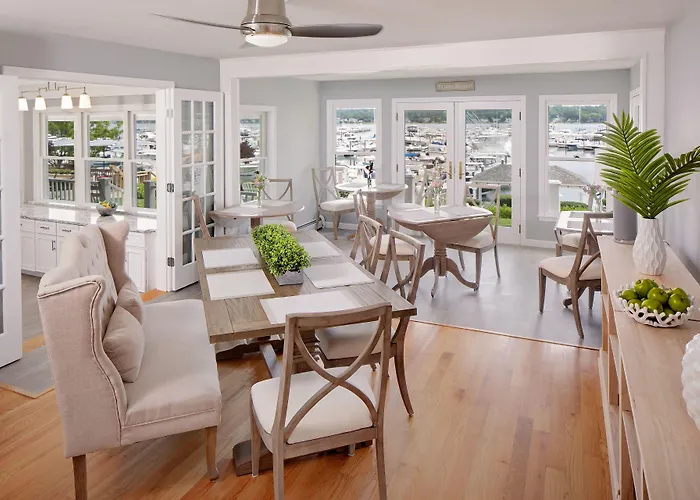 Inn At Harbor Hill Marina