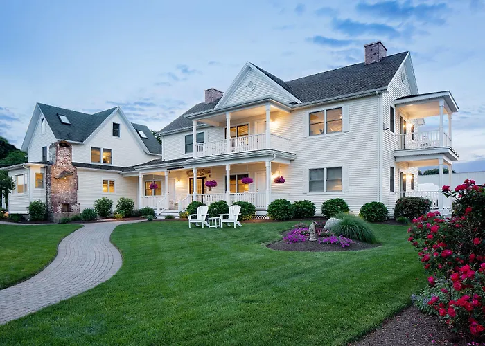 Inn At Harbor Hill Marina