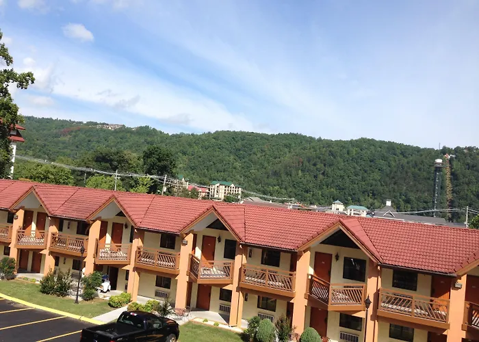 Super 8 By Wyndham Downtown Gatlinburg At Convention Center