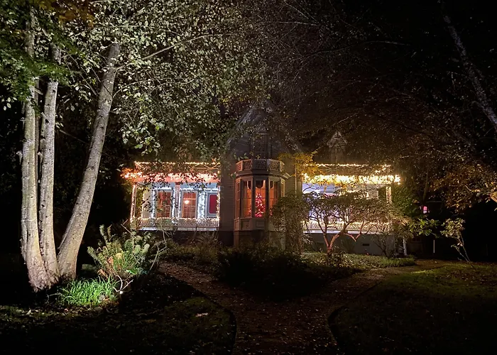 Shaw House Inn