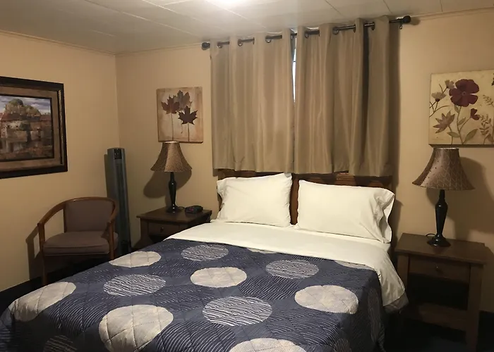 Moonlite Motel