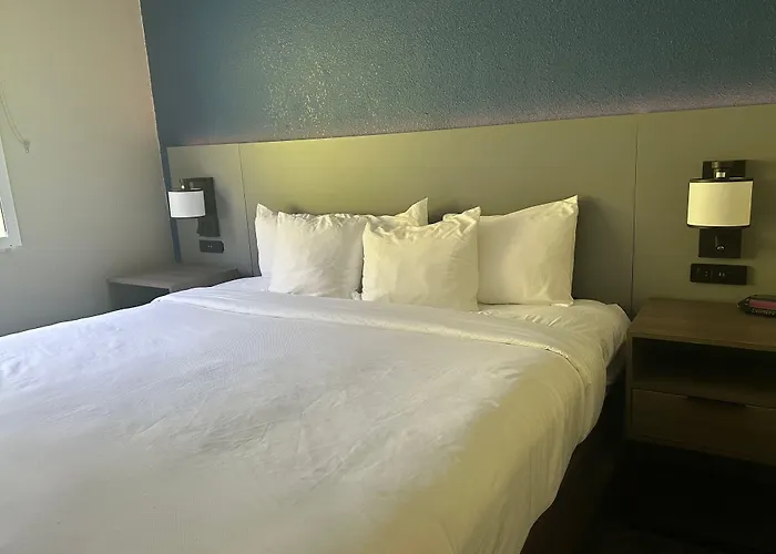 Comfort Inn & Suites Calhoun South