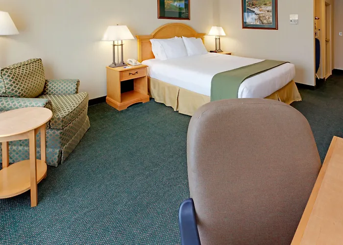 Holiday Inn Express Hotel & Suites Watertown - Thousand Islands By Ihg