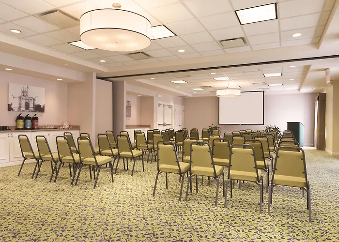 Hilton Garden Inn Akron-Canton Airport