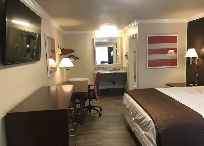 Abby'S Anaheimer Inn - Across Disneyland Park
