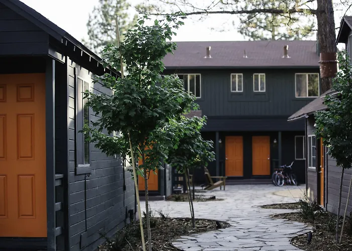 Noon Lodge