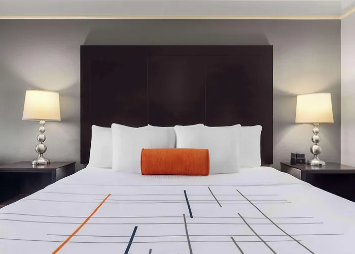 La Quinta By Wyndham Santa Clarita - Valencia