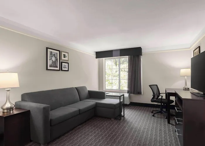 La Quinta By Wyndham Santa Clarita - Valencia