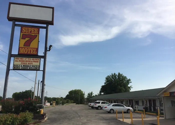 Super 7 Motel