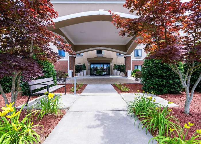 Holiday Inn Express & Suites Roanoke Rapids By Ihg