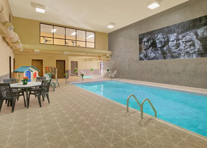 Rushmore Express & Suites
