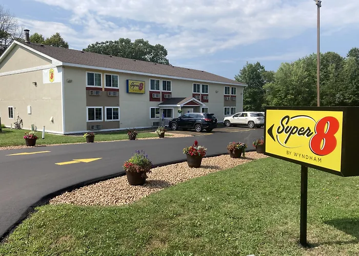 Super 8 By Wyndham Chisago City