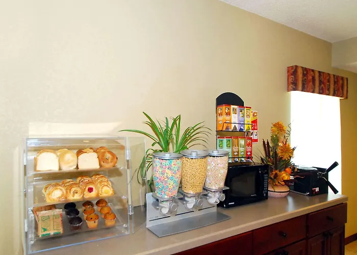 Econo Lodge Inn & Suites Kearney South
