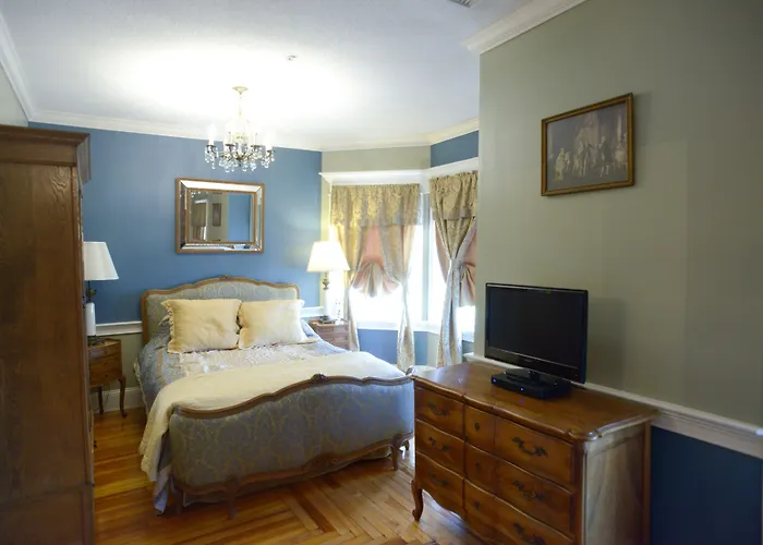 Naomi'S Inn Bed & Breakfast