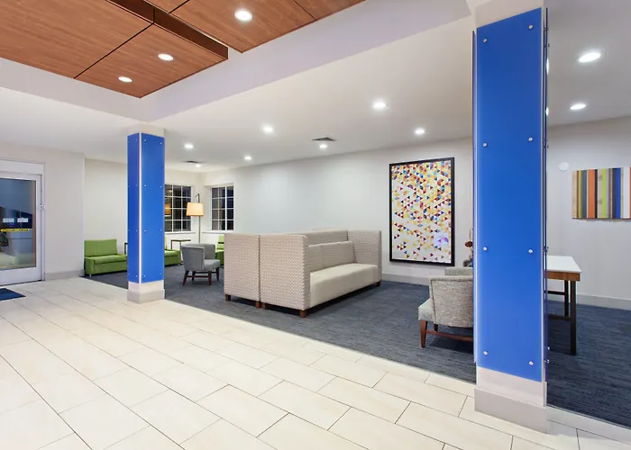 Holiday Inn Express & Suites Corona By Ihg