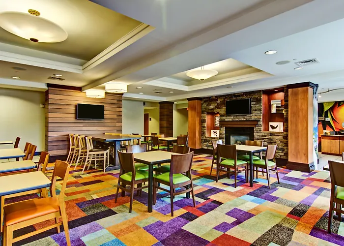 Fairfield Inn & Suites By Marriott State College