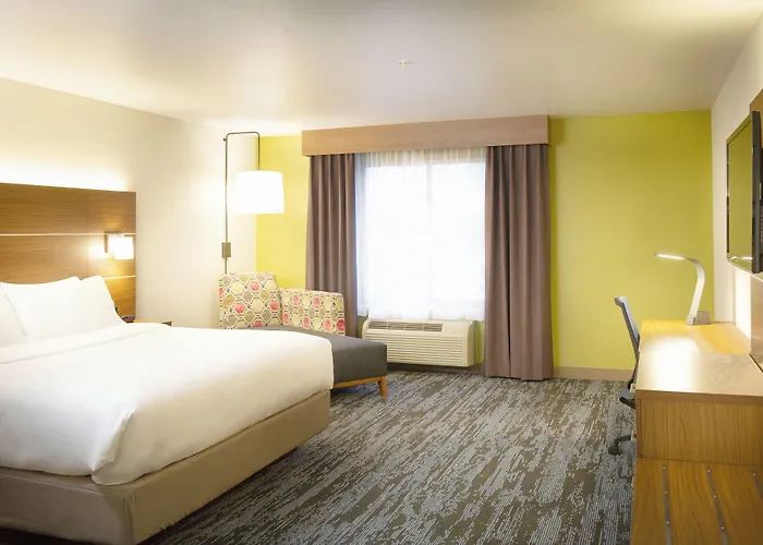 Holiday Inn Express & Suites Wausau By Ihg