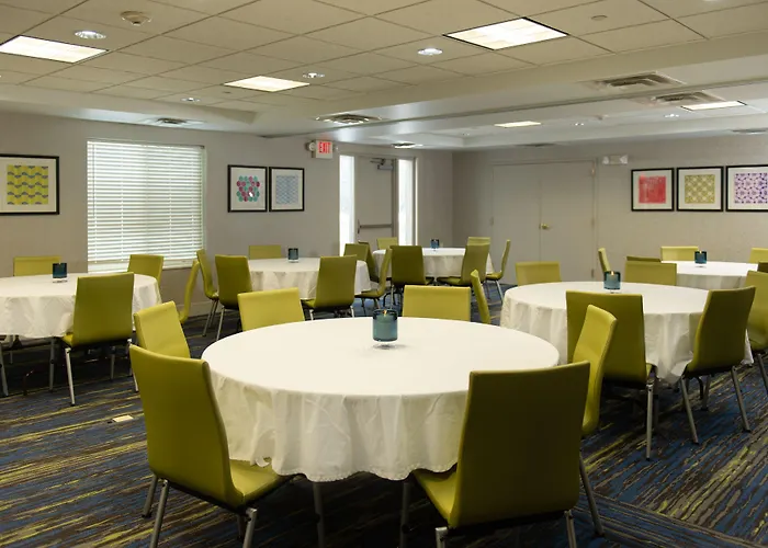 Holiday Inn Express & Suites Wausau By Ihg