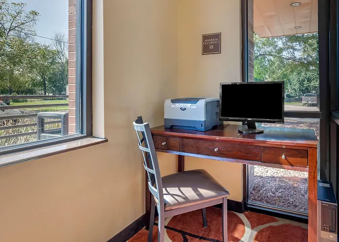 Econo Lodge Inn & Suites Des Moines Fairgrounds Area