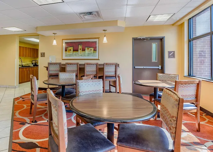 Econo Lodge Inn & Suites Des Moines Fairgrounds Area
