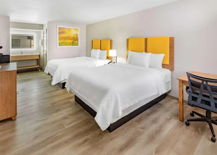 Days Inn & Suites By Wyndham Huntsville