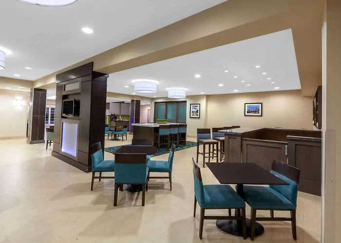 La Quinta By Wyndham Midland North