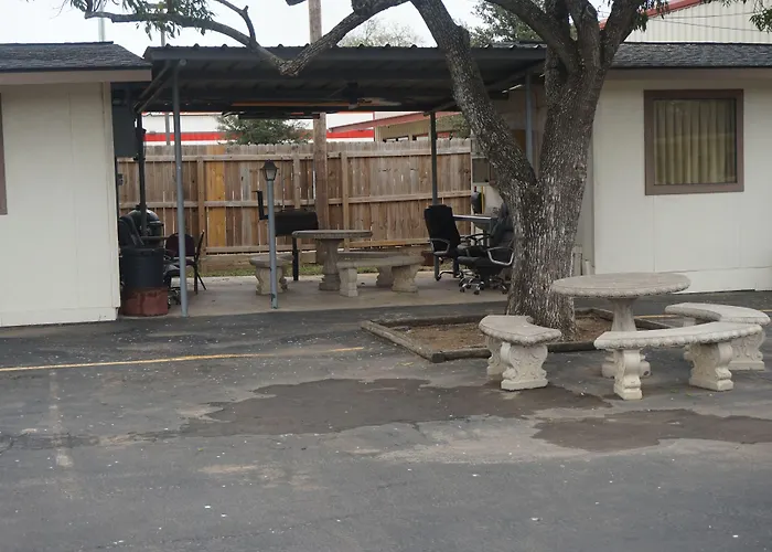 Executive Inn Pearsall