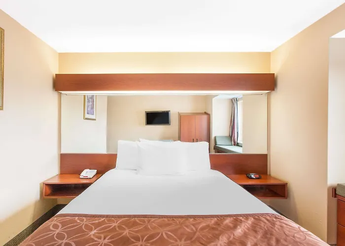 Microtel Inn By Wyndham Rogers