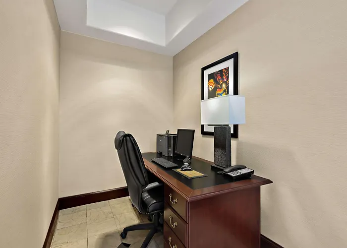 Comfort Inn & Suites Airport Convention Center
